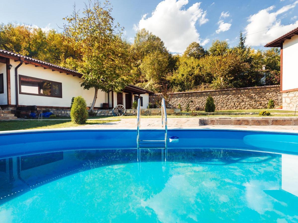 Guest House Hristova Kashta - Христова Къща Cherni Vrŭkh Exterior foto