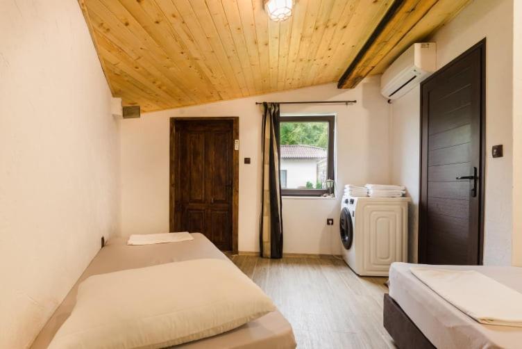Guest House Hristova Kashta - Христова Къща Cherni Vrŭkh Exterior foto