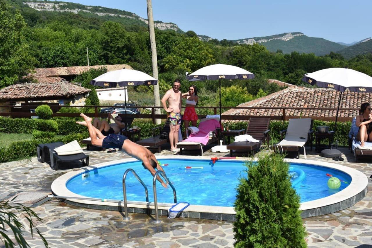 Guest House Hristova Kashta - Христова Къща Cherni Vrŭkh Exterior foto